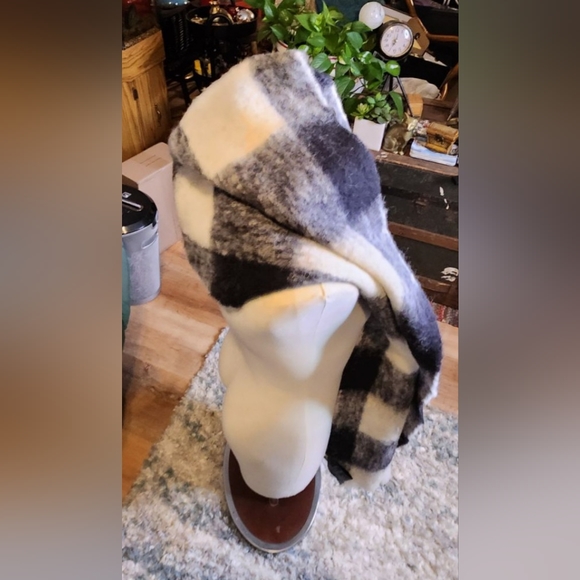 Maison Scotch NWT Black, Grey & White Wool Scarf - Picture 3 of 7